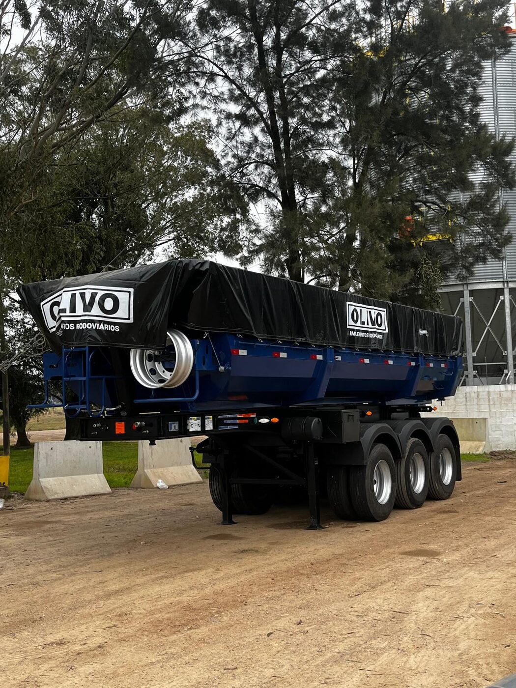 Semirremolque Olivo - Vial Uy